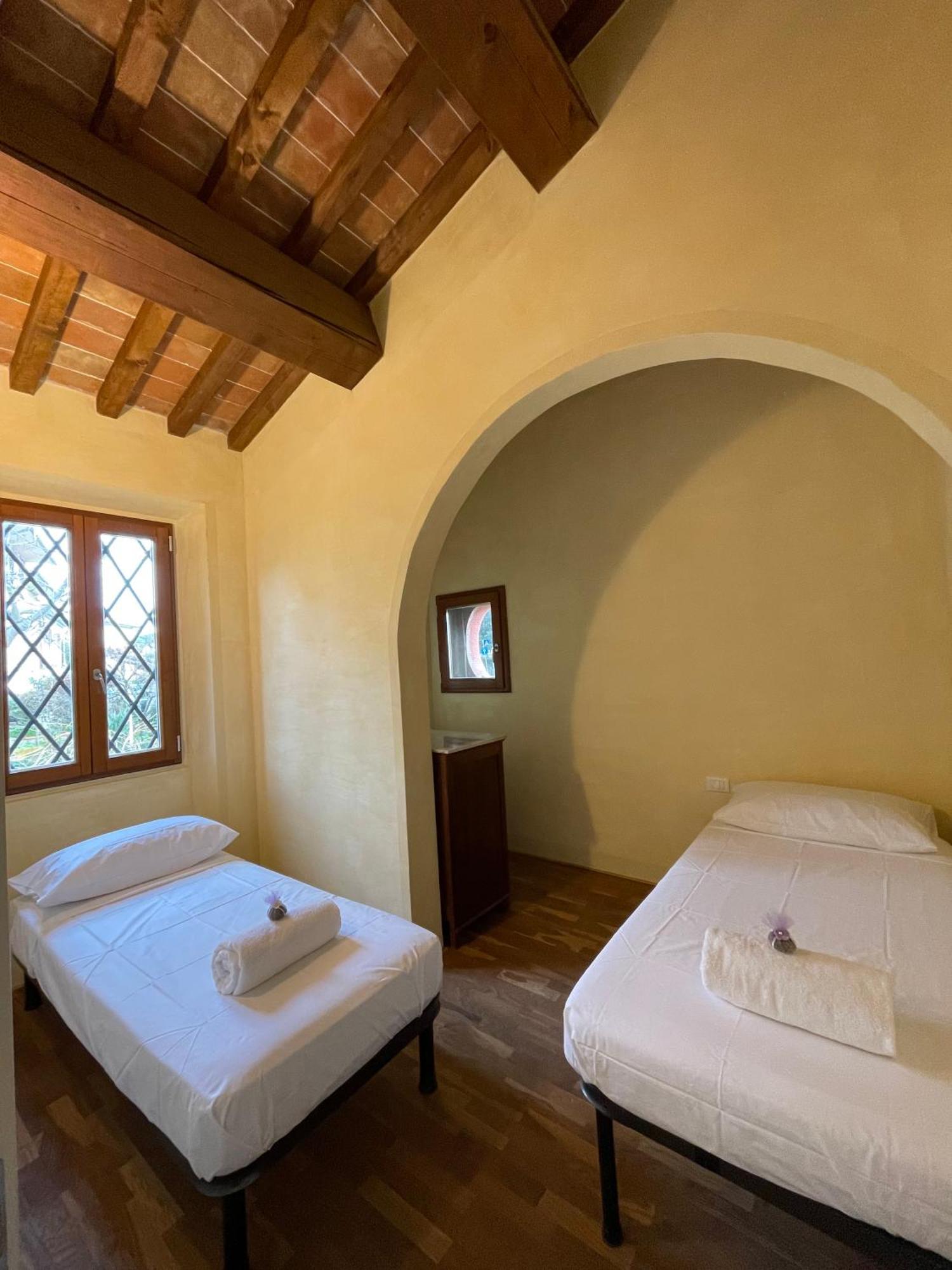 Casa Vacanze Le Due Torri Вада Екстер'єр фото